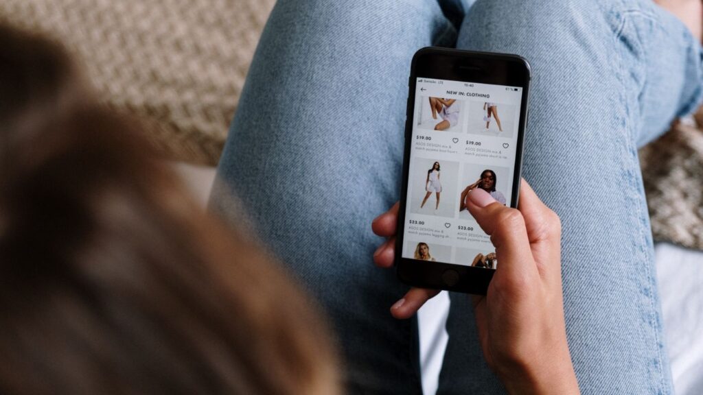 Personalization at Your Fingertips - Can AI Be Your Personal Fashion Guru?